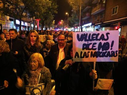 Manifestaci&oacute;n de vecinos de Vallecas para pedir al Ayuntamiento de Madrid que cierre los narcopisos.