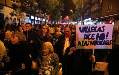 Manifestación de vecinos de Vallecas para pedir al Ayuntamiento de Madrid que cierre los narcopisos.