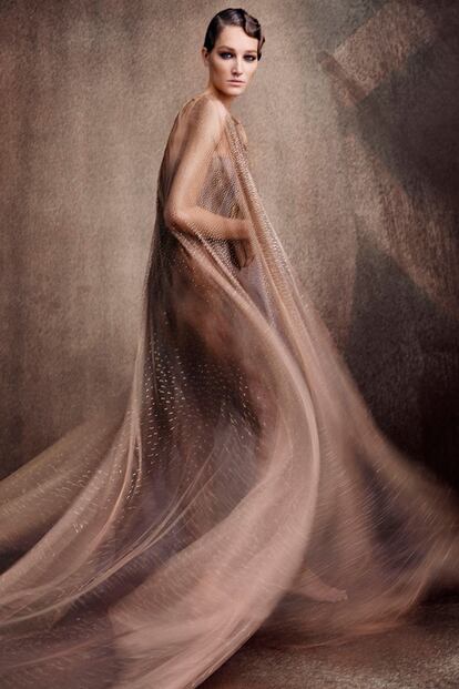 Como si se tratase de un cuadro, la modelo Josephine Le Tutour posa en las delicadas imágenes de Giorgio Armani.
