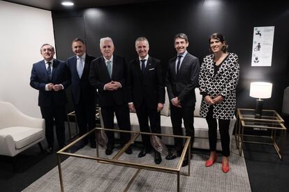 
La asociación de antiguos alumnos Deusto Business Alumni  ha cumplido 100 años. Lo celebraron este jueves en Madrid con el lehendakari del Gobierno Vasco, Iñigo Urkullu, y el presidente de Accenture, Domingo Mirón.