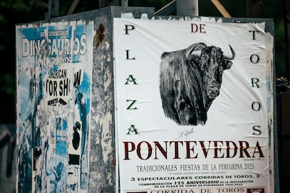 Cartel anunciador de las próximas corridas de toros de las fiestas de A Peregrina en Pontevedra.