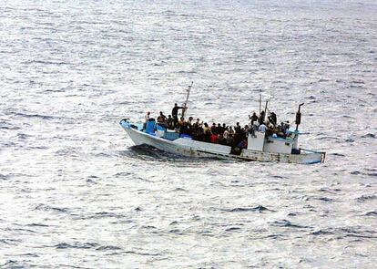 Miles de personas se juegan la vida en el mar huyendo de la desesperación.