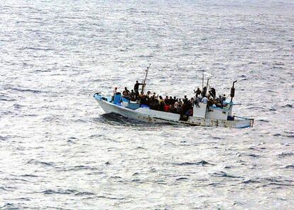  Miles de personas se juegan la vida en el mar huyendo de la desesperación. 