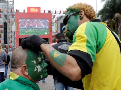 Brasileiros se reúnem em Moscou antes de abertura da Copa.