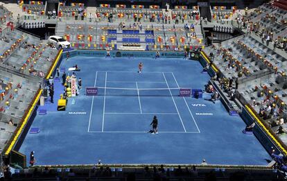Visión general de la pista central durante el partido entre Serena Williams y Caroline Wozniacki