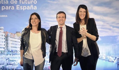 Pablo Casado, y las candidatas del PP al Gobierno de Cantabria, Ruth Beitia (derecha), y a la alcaldÍa de Santander, Gema Igual.