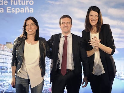 Pablo Casado, y las candidatas del PP al Gobierno de Cantabria, Ruth Beitia (derecha), y a la alcaldÍa de Santander, Gema Igual.