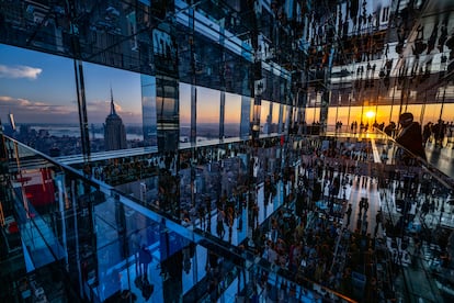 El Summit One Vanderbilt es el rascacielos comercial ms alto en Midtown. Se inaugur en septiembre de 2020 y tiene una altura de 427 metros.