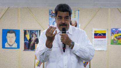 El presidente de Venezuela, Nicolás Maduro, participa en un simulacro electoral.