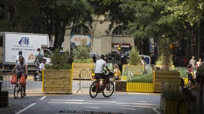 Espacio de la supermanzana de Sant Antoni, en un tramo de la calle Comte Borrell.