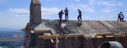 Alba&ntilde;iles en una obra residencial