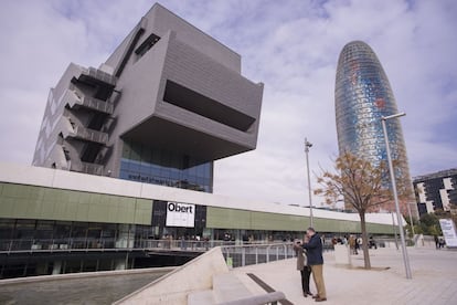 Edifici que acull el museu, al costat de la torre Agbar, a la plaça de les Glòries de Barcelona.