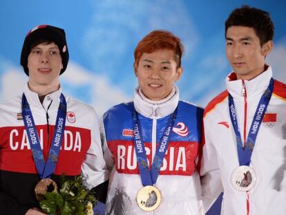 El ruso Victor Ahn, junto a Wu Dajing, plata, y Charle Cournoyer, bronce