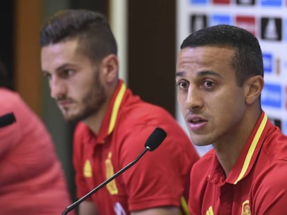 Thiago Alc&aacute;ntara y Koke, en la rueda de prensa tras el entrenamiento de la selecci&oacute;n.