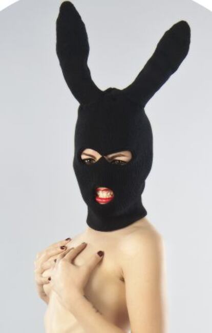 Fotografía de la nueva revista erótica femenina CockMagNet.