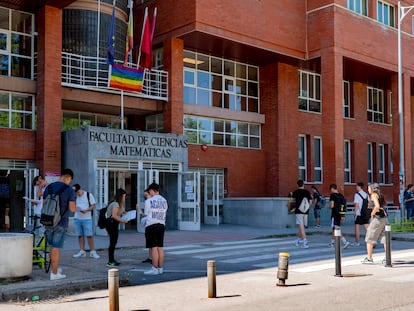Entrada de la Facultad de Matemáticas de la Universidad Complutense de Madrid, en una imagen tomada en julio de 2023.