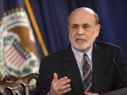 El presidente de la Reserva, Ben Bernanke, ha indicado que se mantendrán los estímulos hasta que el índice de desempleo baje a alrededor del 6,5 % y la inflación se mantiene por debajo del 2,5 % anual, con una tasa anual que actualmente ronda el 1 %. EFE/Archivo