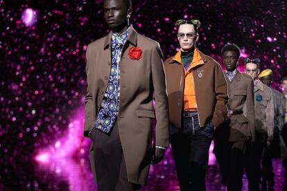 La colección otoño/invierno 2021 de Dior Men presume de siluetas reconocibles y colores inspirados en la escena 'clubber'.