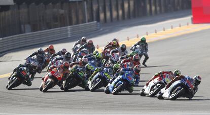 Jorge Lorenzo encabeza la carrera en el circuito de Cheste.