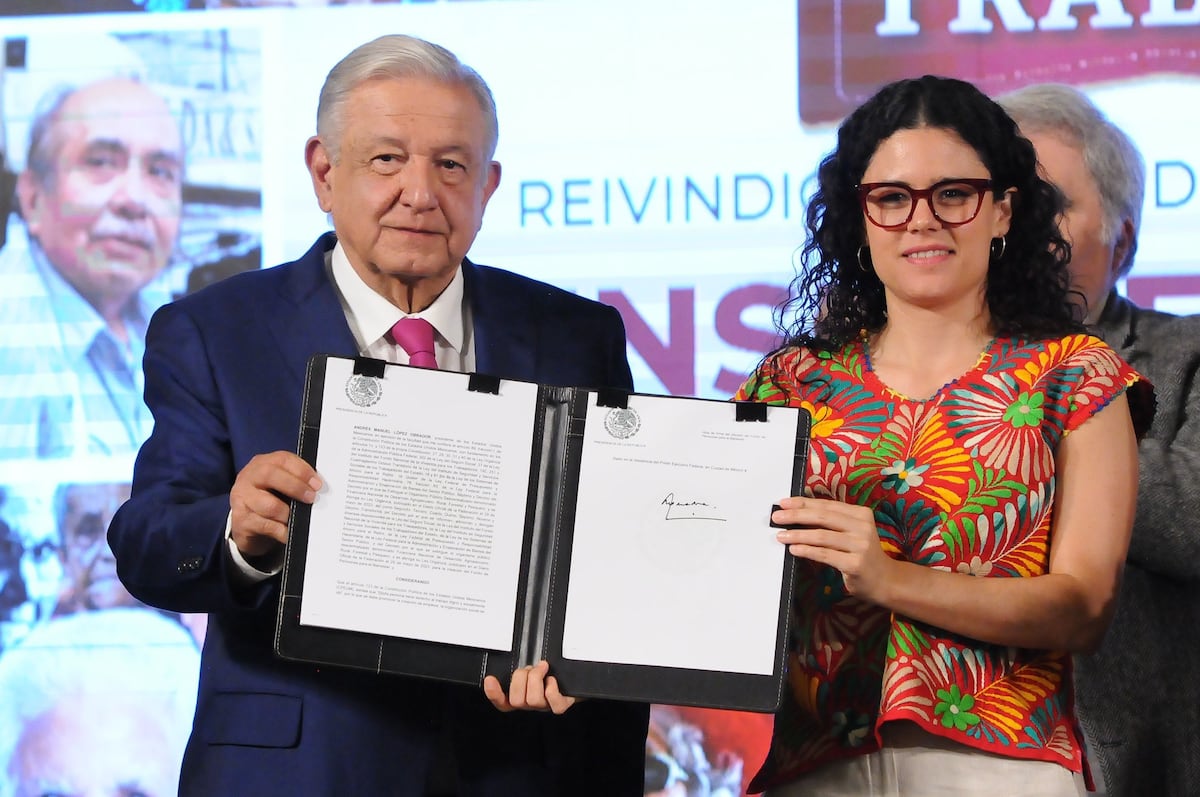 López Obrador firma el decreto para la creación del Fondo de Pensiones ...