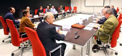 Reunión de la consejera Arantza Tapia con los representantes del sector naval este jueves en Bilbao.