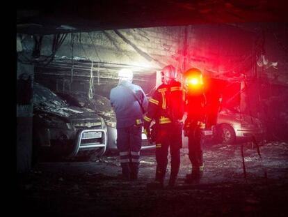 El cuerpo de bomberos en el lugar del incendio.