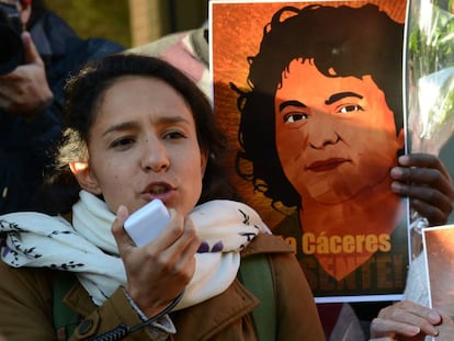 Berta Zuñiga, la hija mayor de Berta Cáceres, tomó el relevo de su madre y hoy es la coordinadora de la organización que esta fundó, el Consejo Cívico de Organizaciones Populares e Indígenas de Honduras (COPINH)