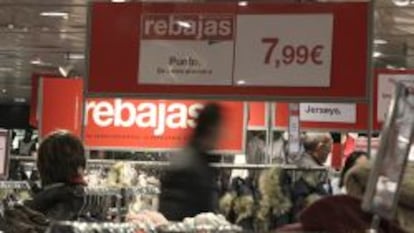 Rebajas en una tienda de El Corte Ingl&eacute;s en Madrid. 