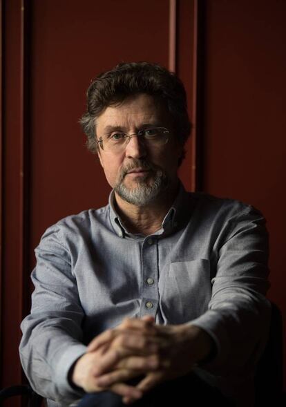 El profesor Juan Miguel Sánchez Vigil, en la Facultad de Documentación de la Universidad Complutense, de Madrid.