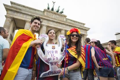 Aficionados culés en la puerta de Brandenburg 