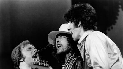 Van Morrison, Bob Dylan and Robbie Robertson sing 'I Shall Be Released' onstage on November 25, 1976 in Winterland, San Francisco, at the concert featured in the 1978 documentary 'The Last Waltz.'