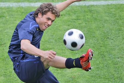 Johan Elmander, durante un entrenamiento de la selección de Suecia.