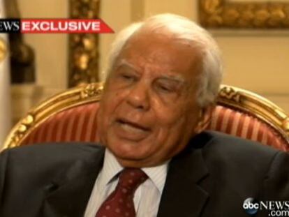 Captura de pantalla de la entrevista al primer ministro interino de Egipto, Hazem el Beblawi.