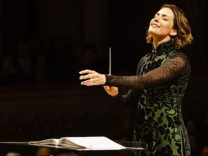 La directora de orquesta mexicana Alondra de la Parra, durante un concierto en 2014.