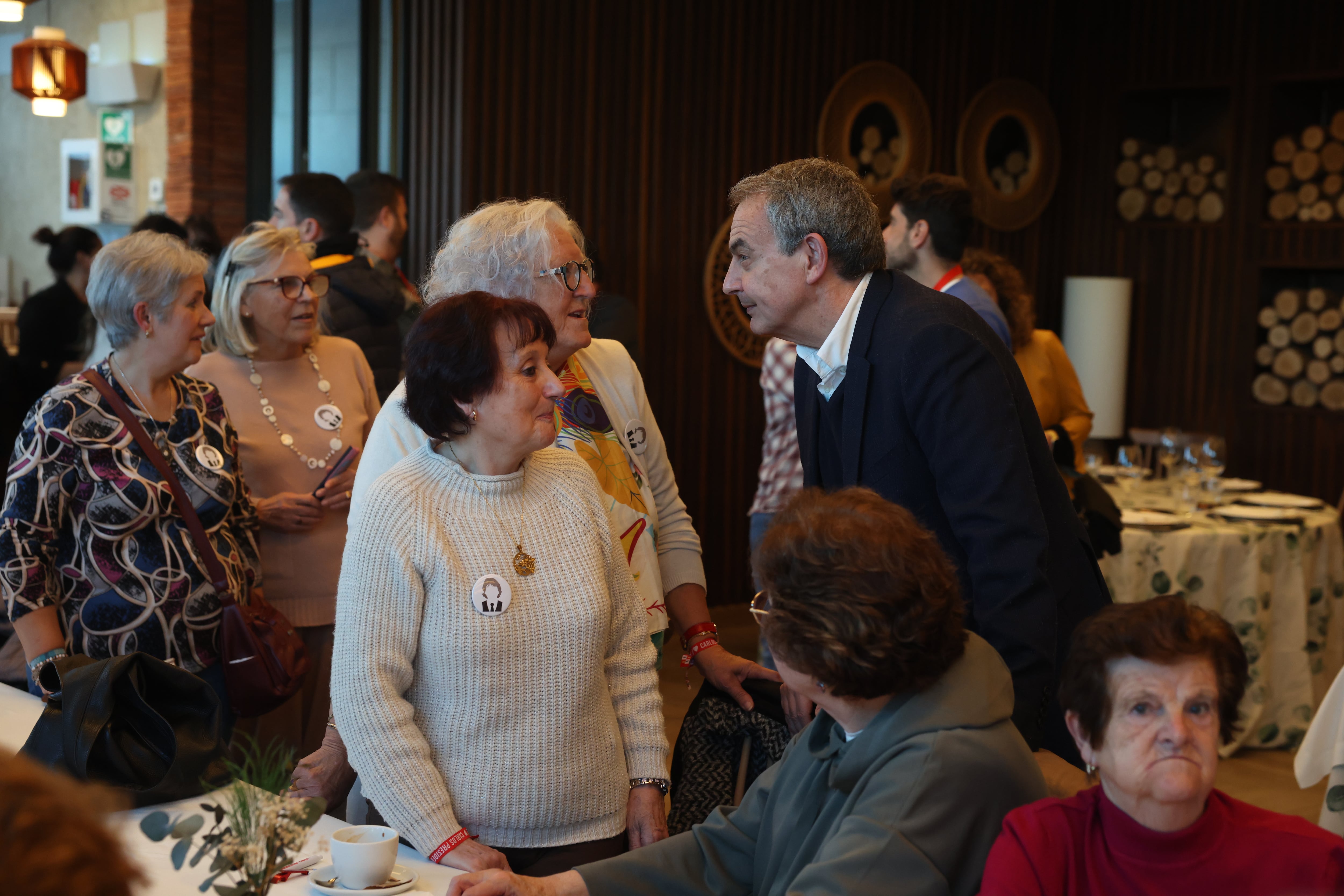 José Luis Rodríguez Zapatero, ex presidente del gobierno, en un encuentro con mujeres antes del mitin del PSOE en Segovia. 