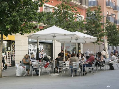 Una terrassa al carrer Llobet, al barri de Sants de Barcelona.