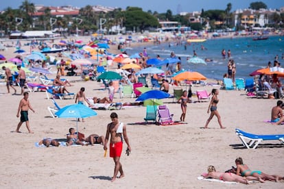 La playa de Cambrils, horas después del atentado.