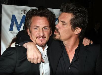 Sean Penn y Josh Brolin, premiados por <i>Milk.</i>