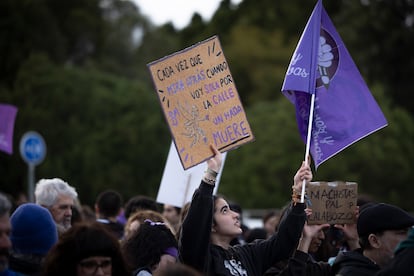 Vista de la manifestación feminista del Día de la Mujer, este sábado en Sevilla.