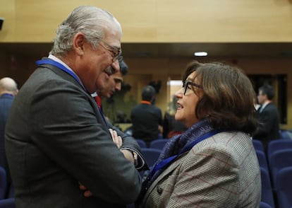 José Bogas, consejero delegado de Endesa, y la presidenta de Aelec, Marina Serrano.