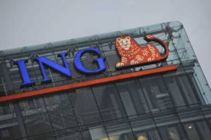 Detalle del logotipo de ING en el edificio de la sede del grupo bancario y asegurador holandés en Amsterdam (Holanda). EFE/Archivo