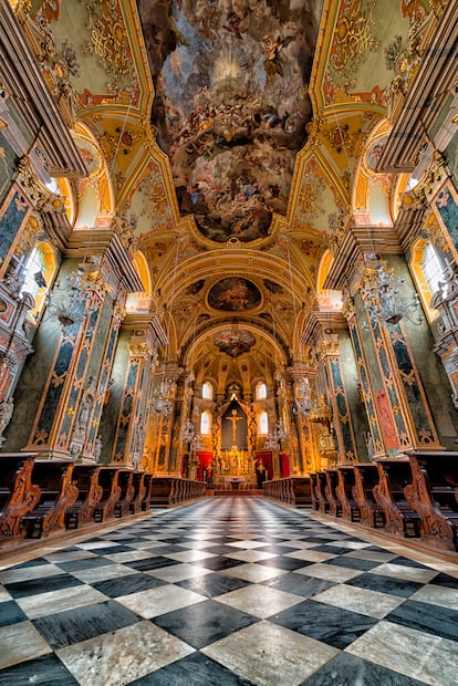 El interior de la catedral de Bressanone.