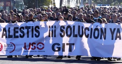 Trabajadores de Alestis, durante una protesta