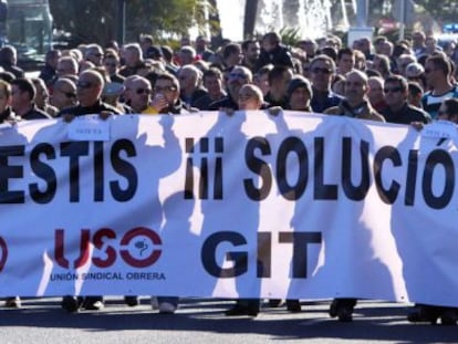 Trabajadores de Alestis, durante una protesta