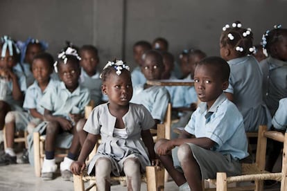 Muy pocas madres se pueden permitir que sus ‘bebés de paz’ vayan a colegios como este de Kolminy.
