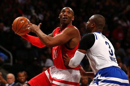 TORONTO, ON - FEBRUARY 14: Kobe Bryant #24 of the Los Angeles Lakers and the Western Conference shoots in the second half against Dwyane Wade #3 of the Miami Heat and the Eastern Conference during the NBA All-Star Game 2016 at the Air Canada Centre on February 14, 2016 in Toronto, Ontario. NOTE TO USER: User expressly acknowledges and agrees that, by downloading and/or using this Photograph, user is consenting to the terms and conditions of the Getty Images License Agreement.   Elsa/Getty Images/AFP
== FOR NEWSPAPERS, INTERNET, TELCOS & TELEVISION USE ONLY ==