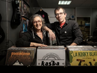 Joni D y Amparo Martín, dueños y creadores del sello discográfico Kasba, que este año cumple 20 años.