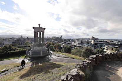 Vista de Edimburgo desde la Calton Hill, en la montaña de Arthur’s Seat que domina la capital escocesa. 