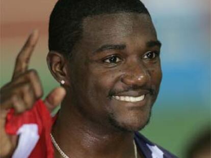 Justin Gatlin festeja su victoria.