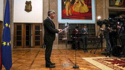 O presidente do Eurogrupo, Mário Centeno, fala a jornalistas após uma reunião virtual dos ministros da zona euro, na semana passada, em Lisboa.